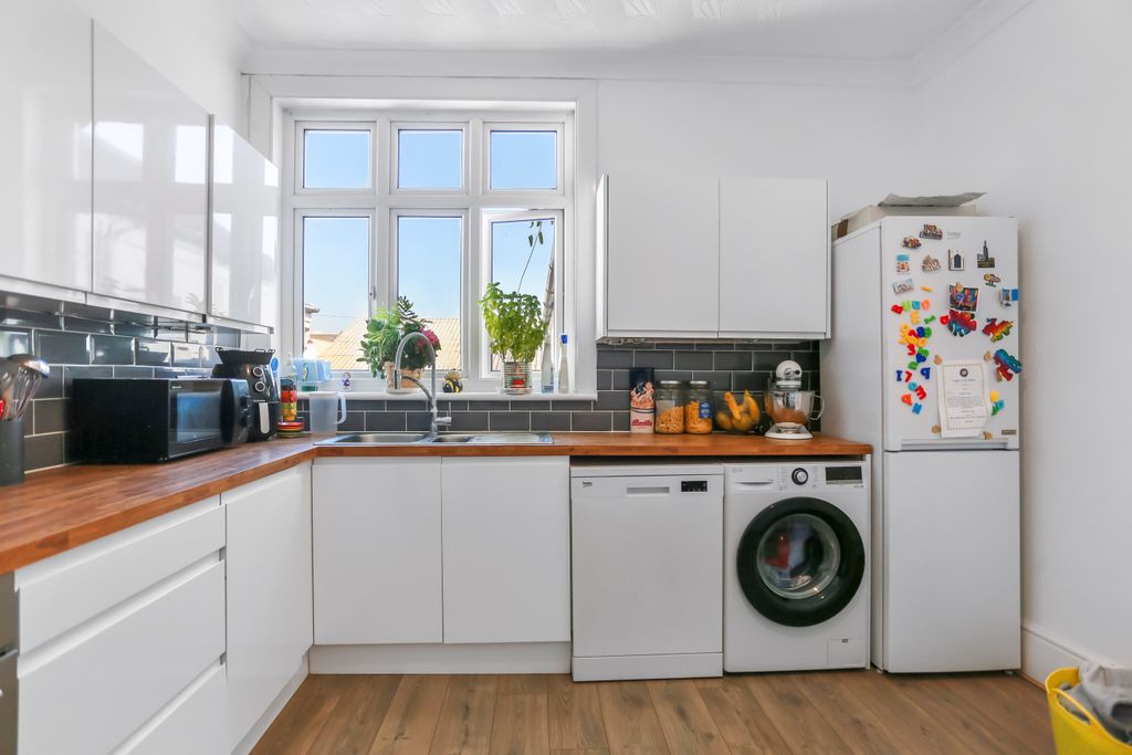 Property photo 3 of 10 296A2106