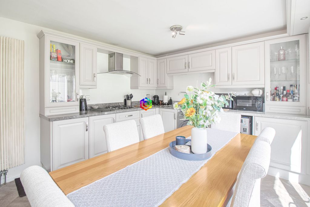 Property photo 3 of 21 Kitchen / Diner