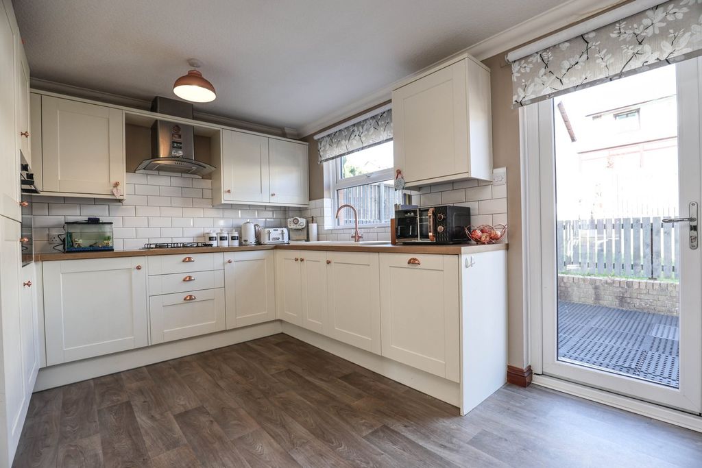 Property photo 3 of 21 Dining Kitchen