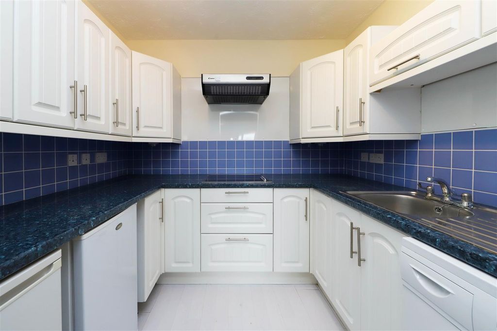Property photo 3 of 9 Lutyens