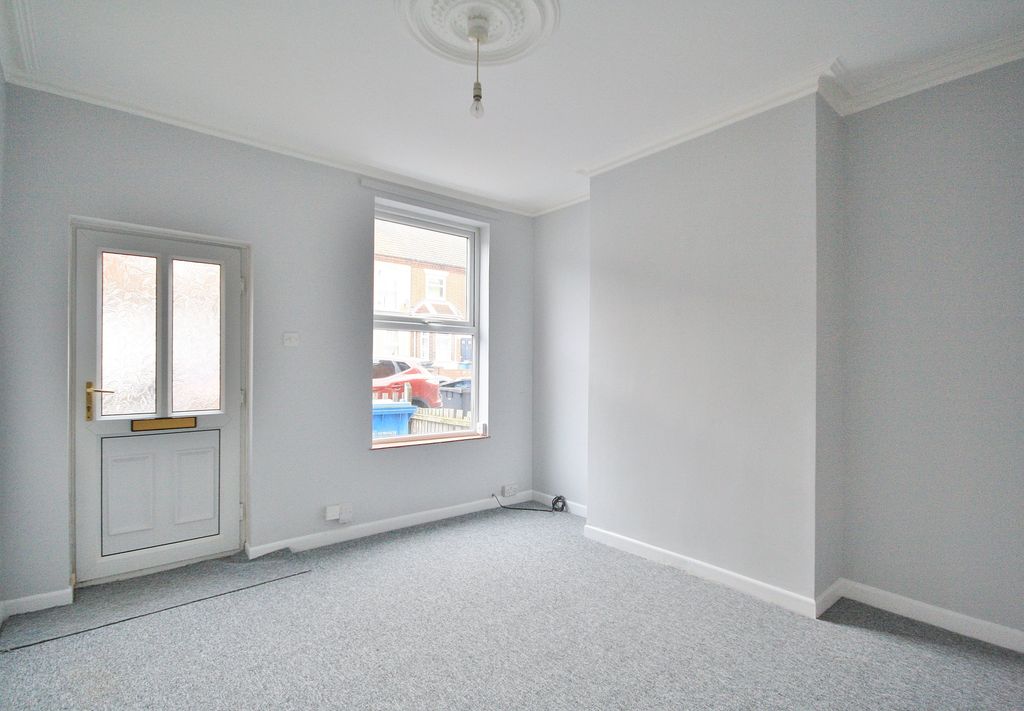 Property photo 3 of 10 Living Room