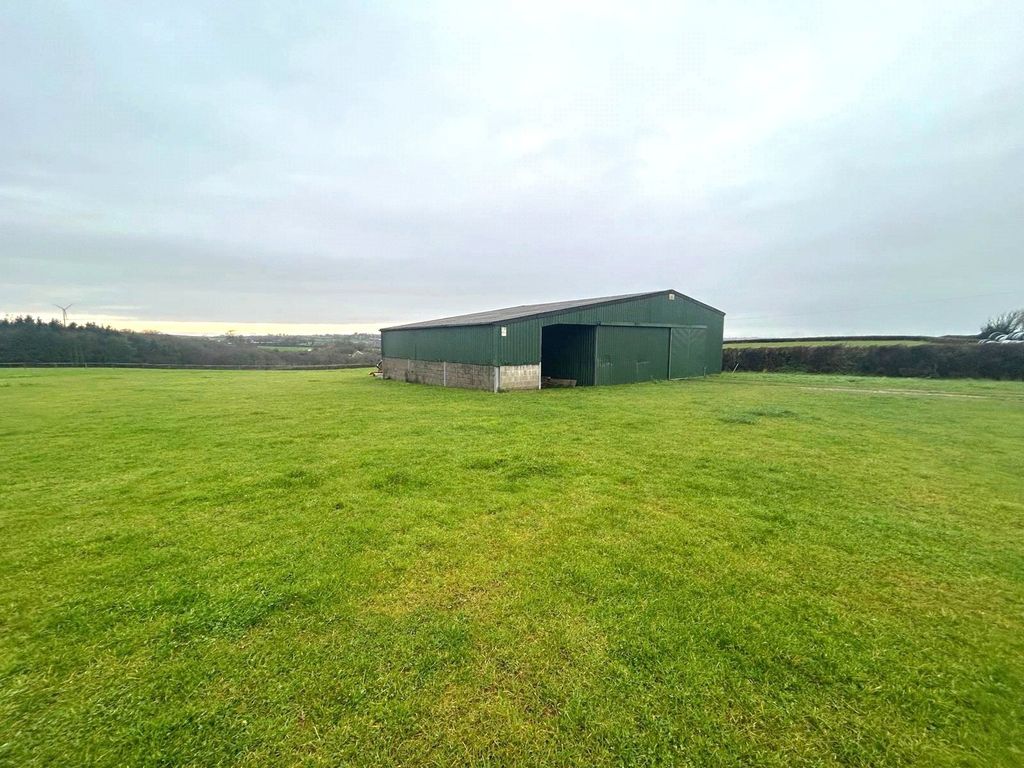 Property photo 2 of 11 Picture No. 15