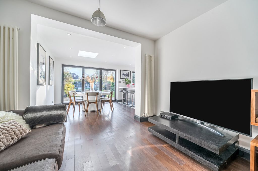 Property photo 2 of 28 1374280-12-690E5c...