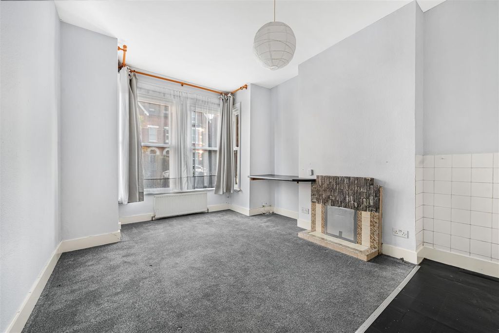 Property photo 3 of 8