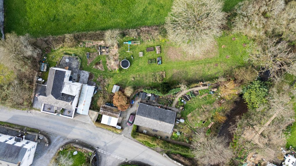 Property photo 2 of 33