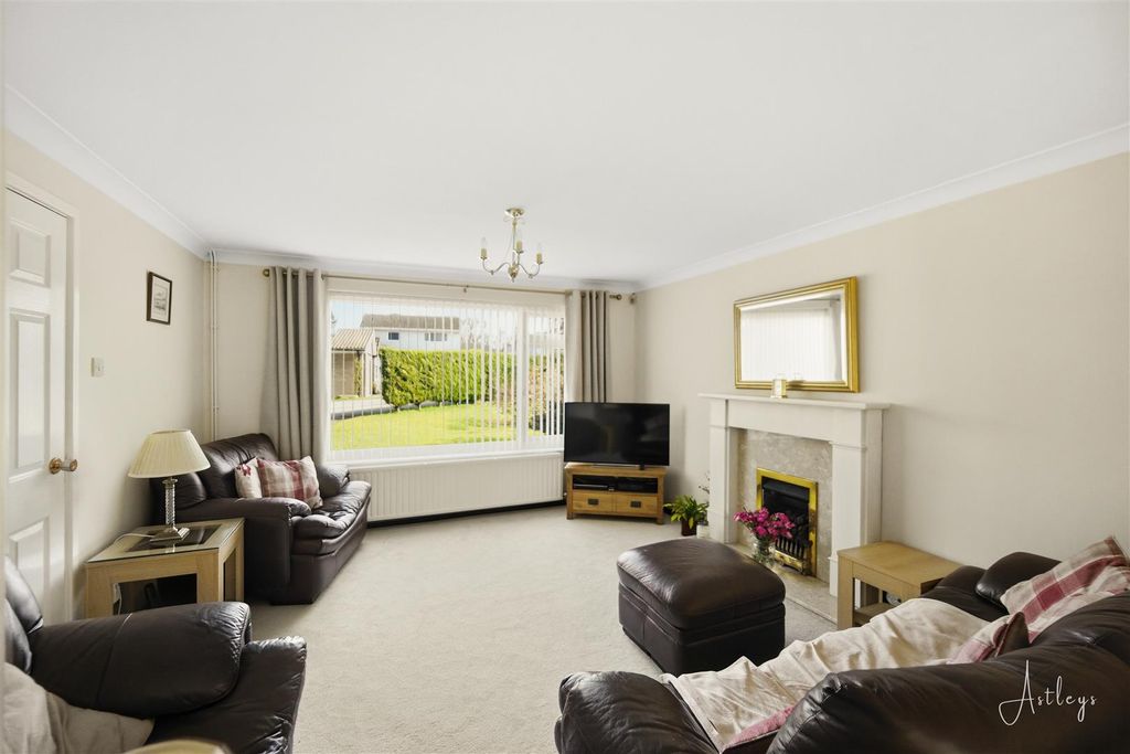 Property photo 2 of 23 Lounge/Dining Room