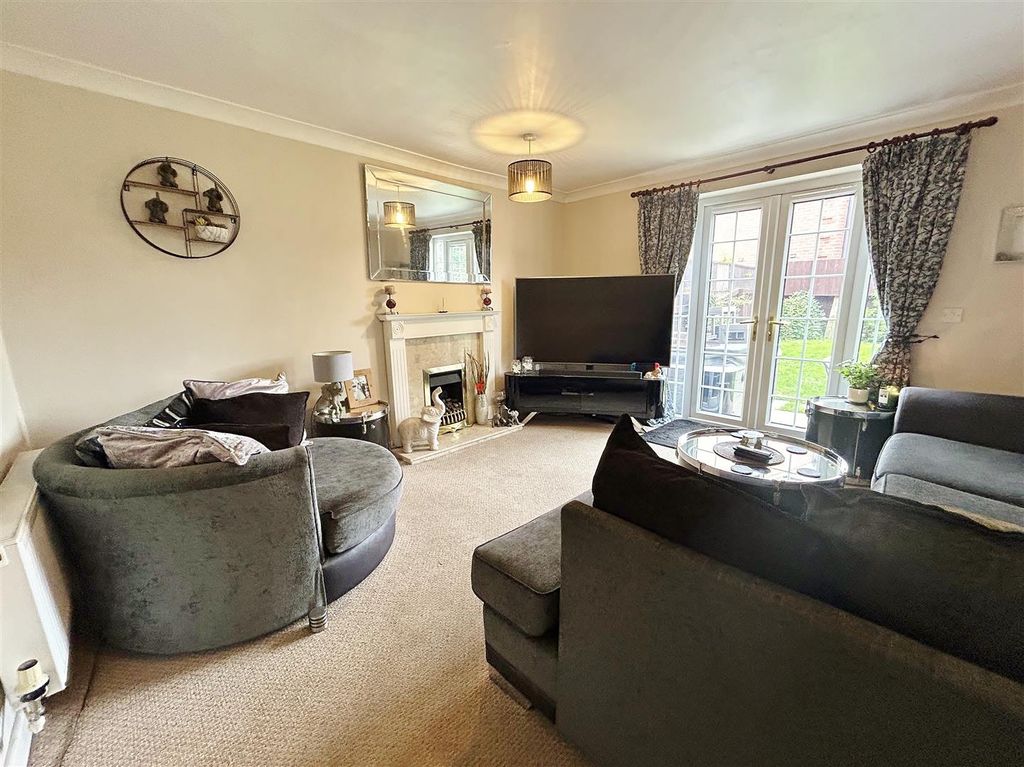 Property photo 2 of 18 Lounge