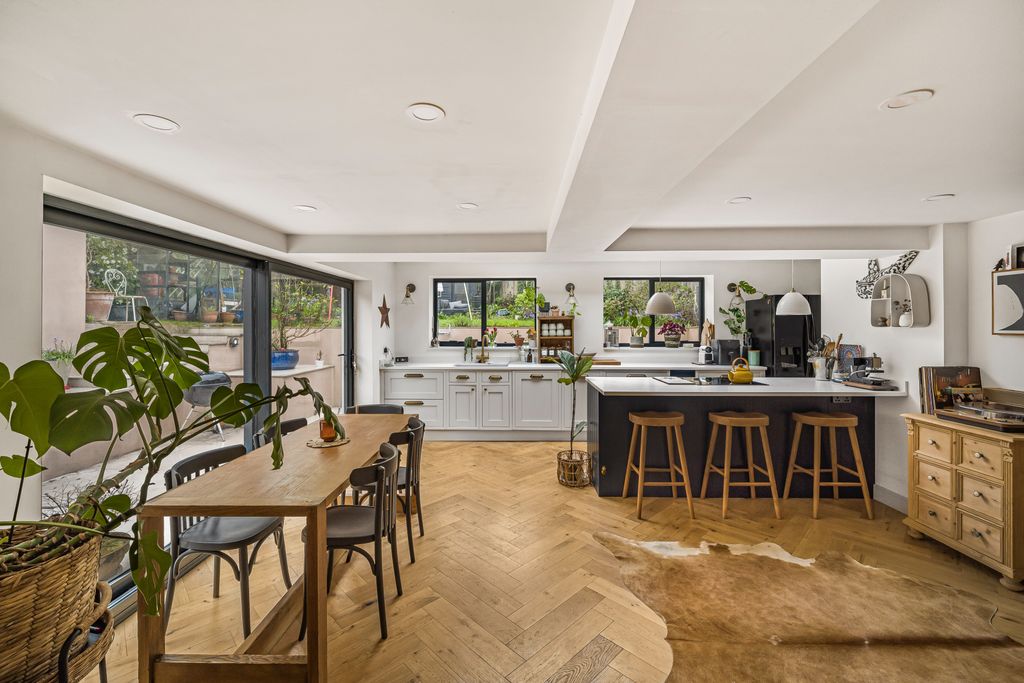 Property photo 1 of 40