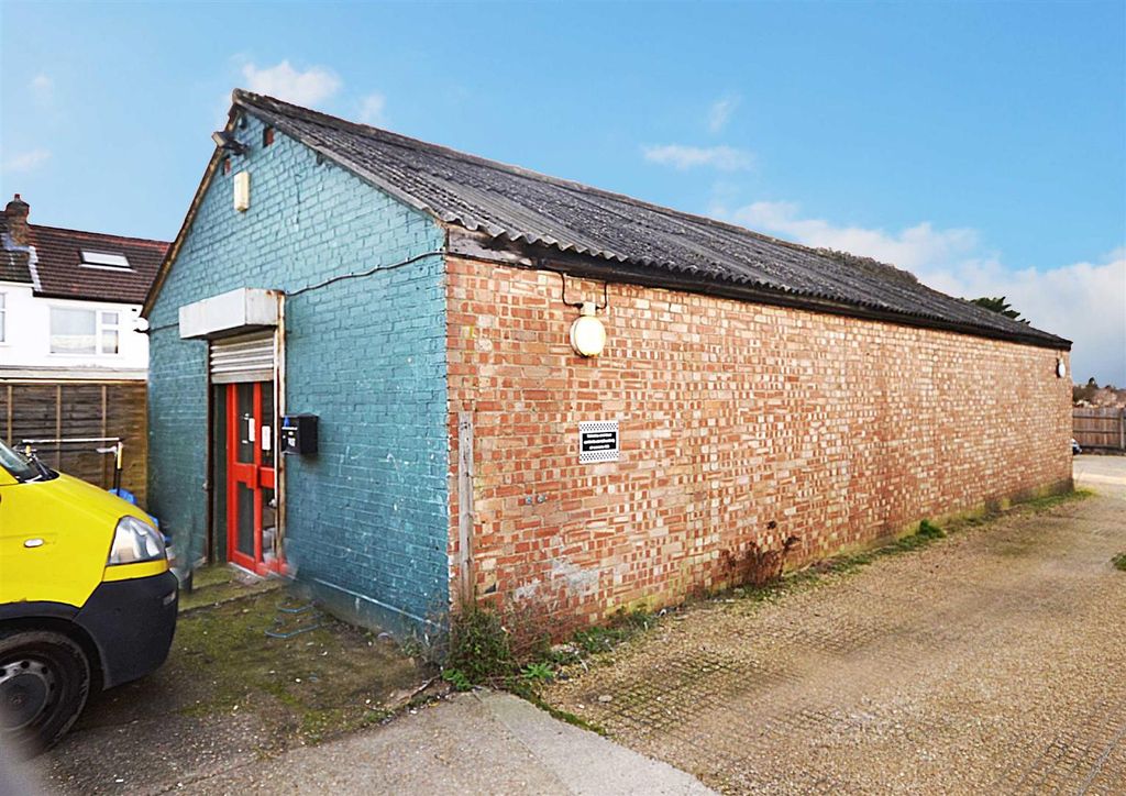 Property photo 1 of 4