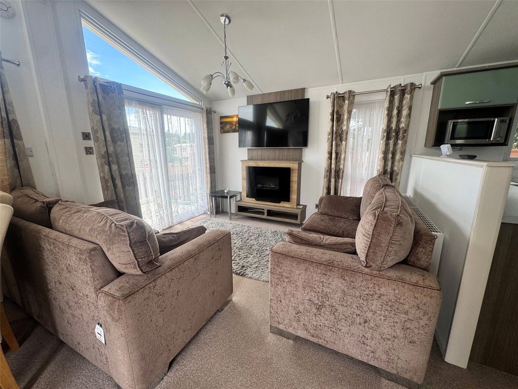 Property photo 2 of 10 Picture No. 27