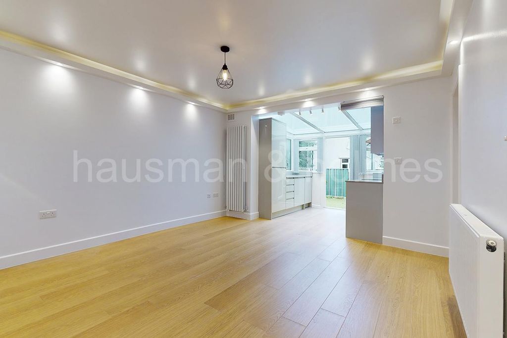 Property photo 2 of 19 W04.Jpg