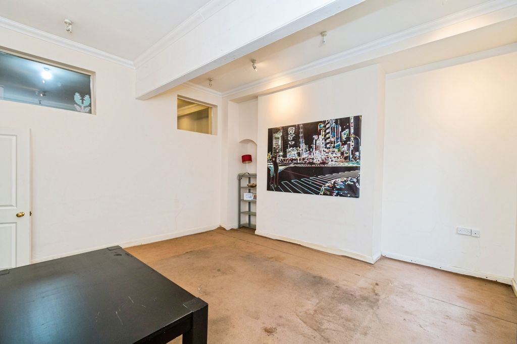 Property photo 2 of 13 Photo