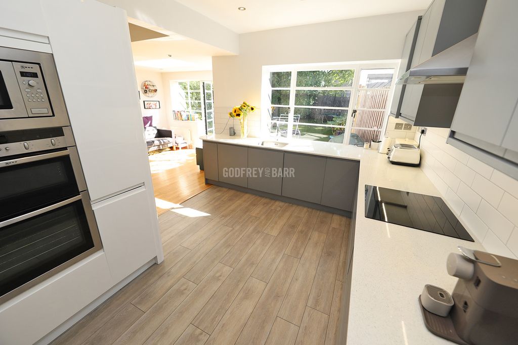 Property photo 3 of 26