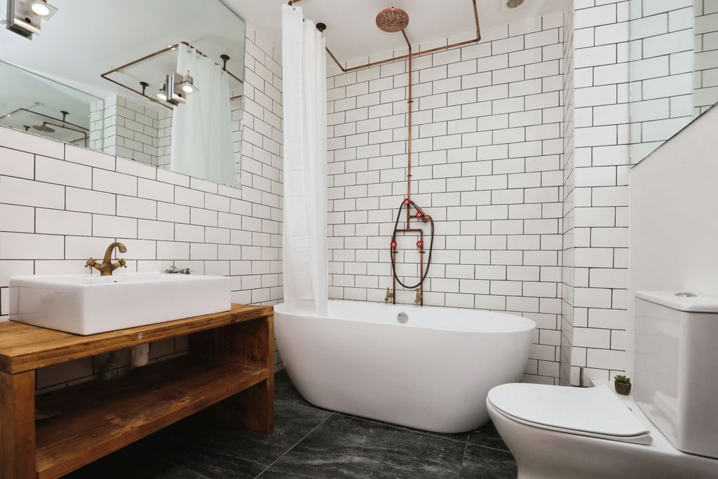 Property photo 2 of 16 Bathroom