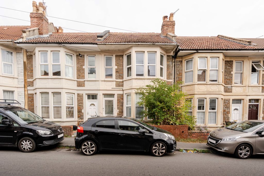 Property photo 3 of 13 16