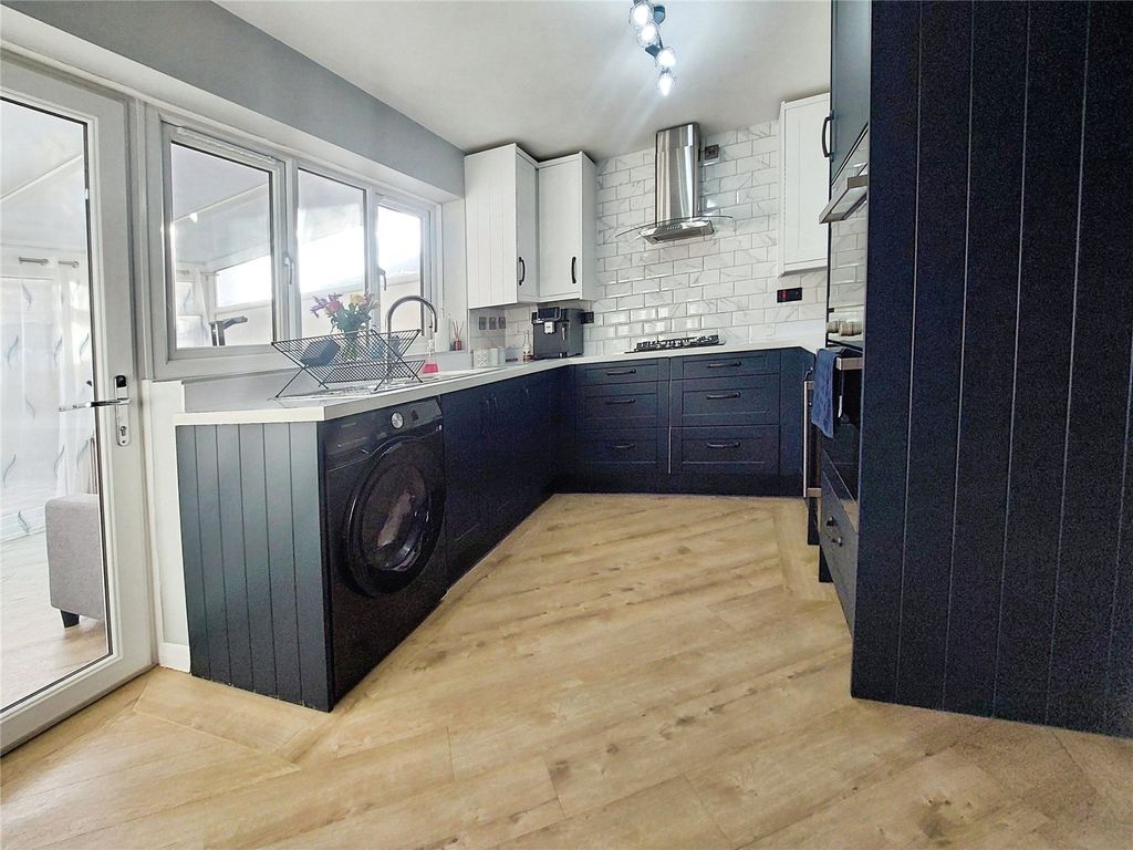 Property photo 3 of 11 Picture No. 12