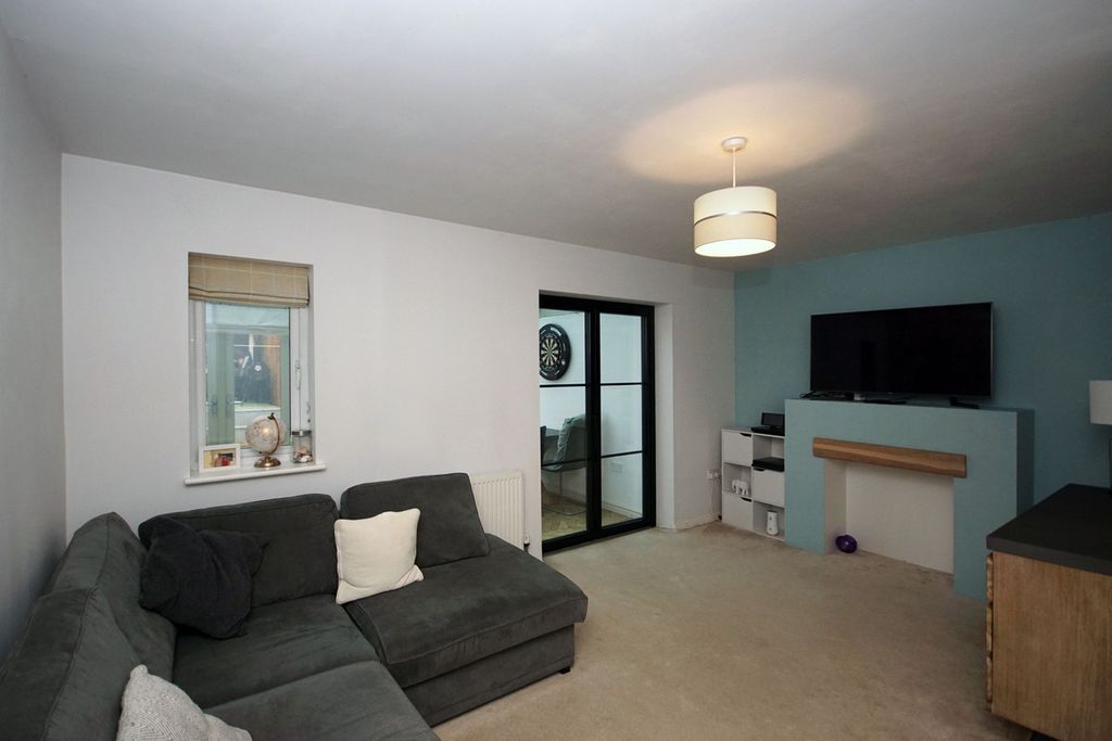 Property photo 3 of 21