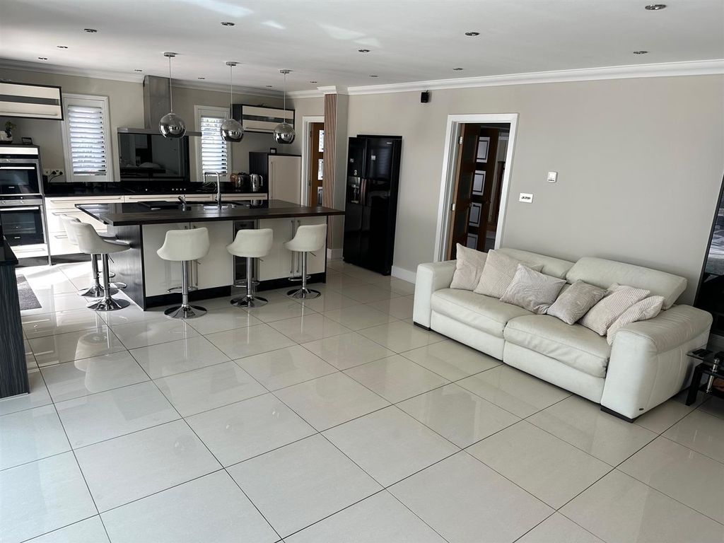 Property photo 3 of 12 Img_5965.Jpg
