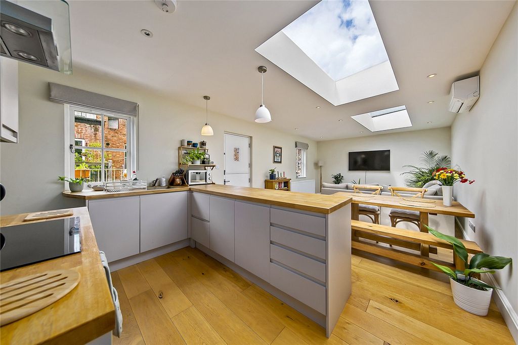 Property photo 2 of 9 Picture No. 22