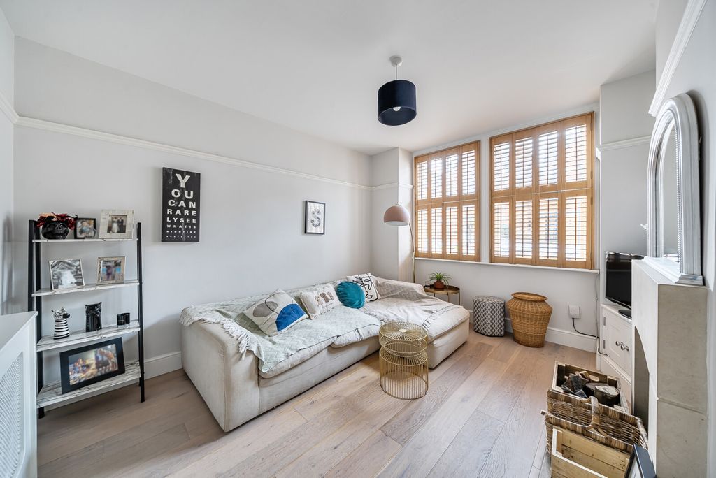 Property photo 3 of 19 1414731-4-698F4Ed...