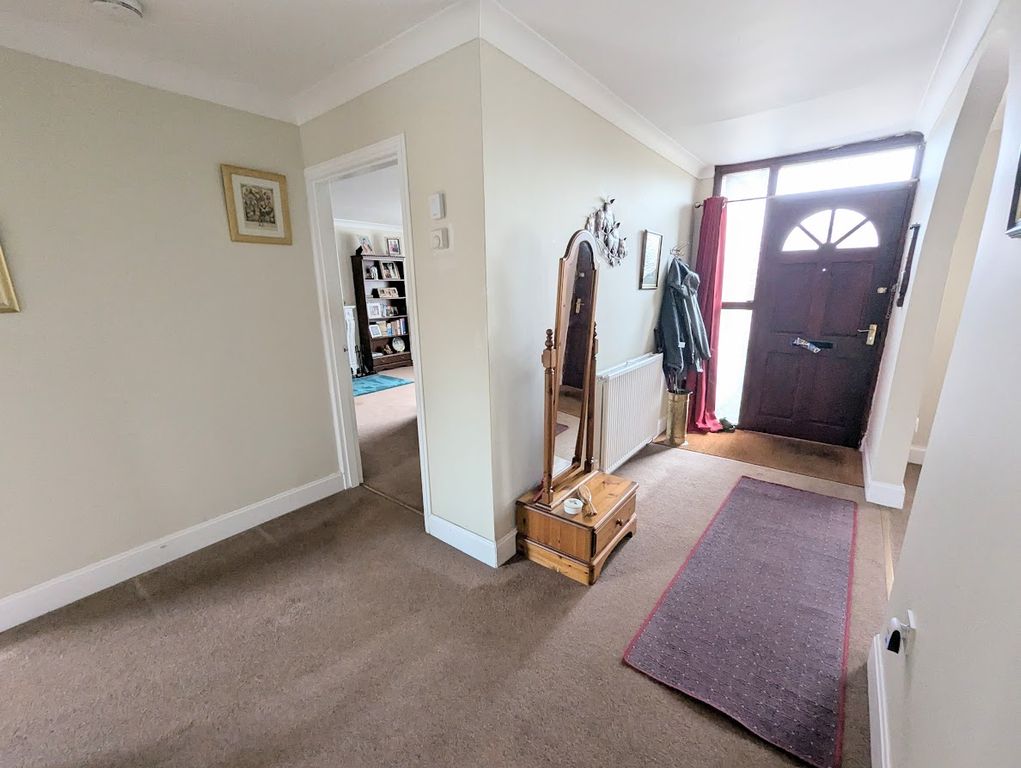 Property photo 2 of 32