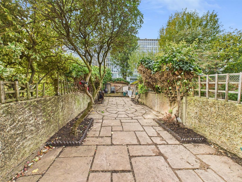 Property photo 2 of 16 Picture No. 25