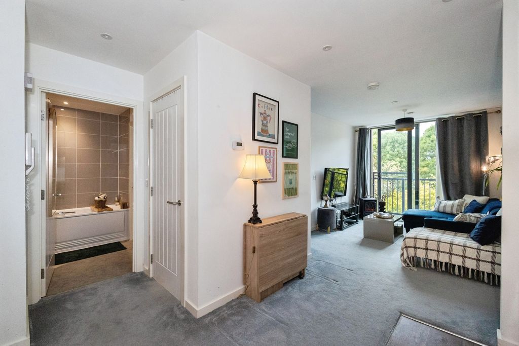 Property photo 3 of 21 Pbox-Img.Jpg