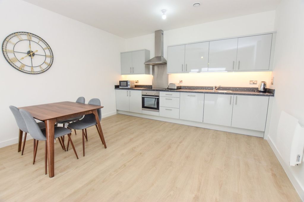 Property photo 2 of 15 Picture No. 17