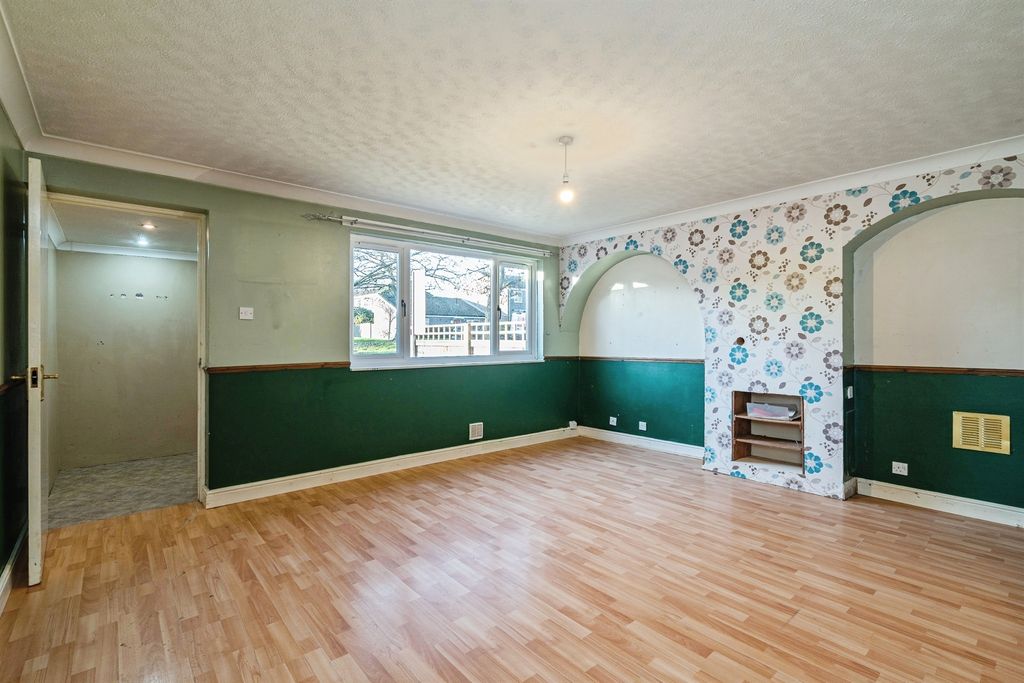 Property photo 2 of 16