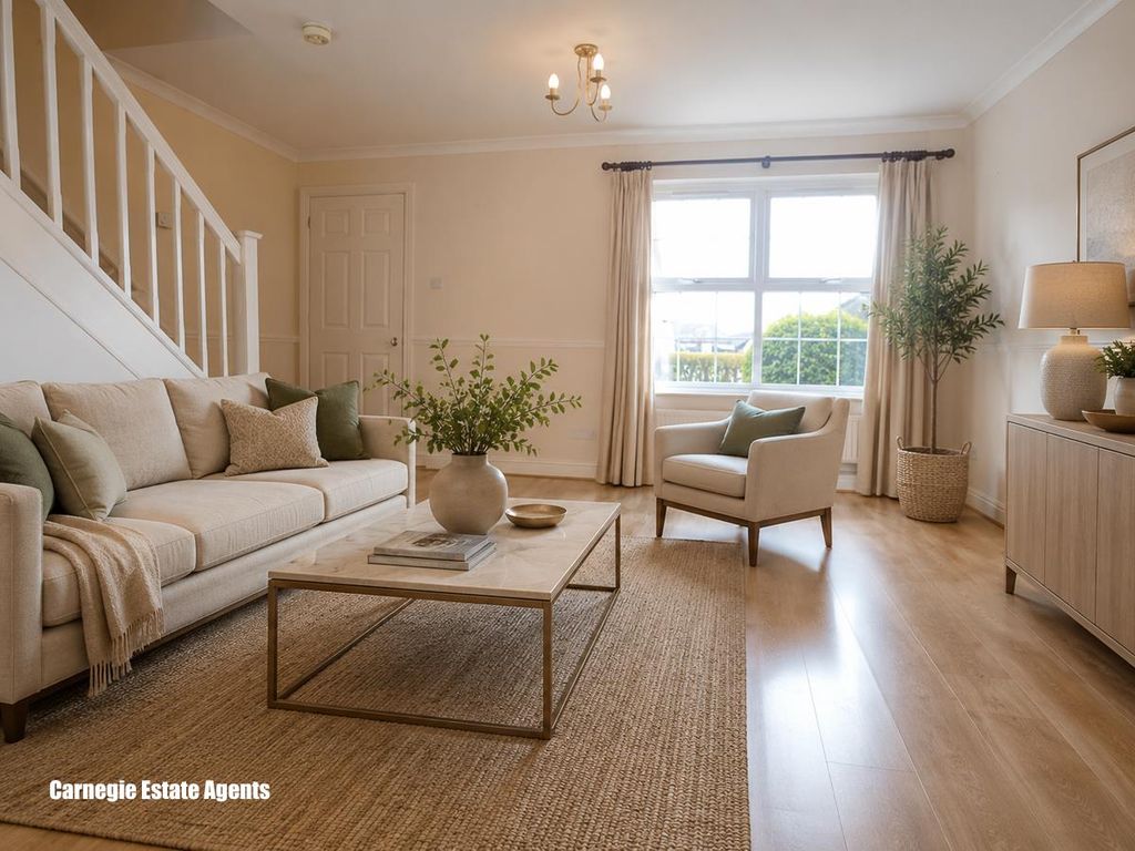 Property photo 3 of 11 Living Room
