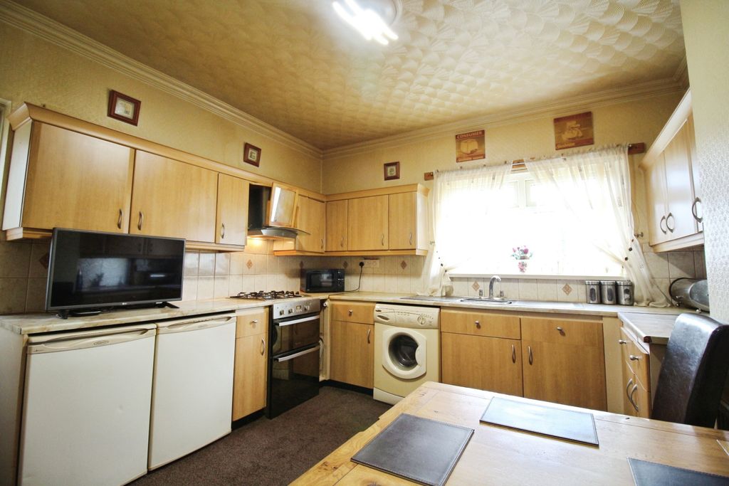 Property photo 3 of 16 Kitchen Diner