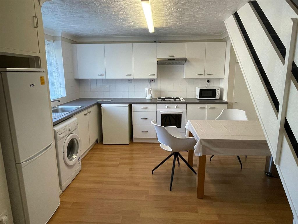 Property photo 3 of 9 Kitchen Cont.Jpg