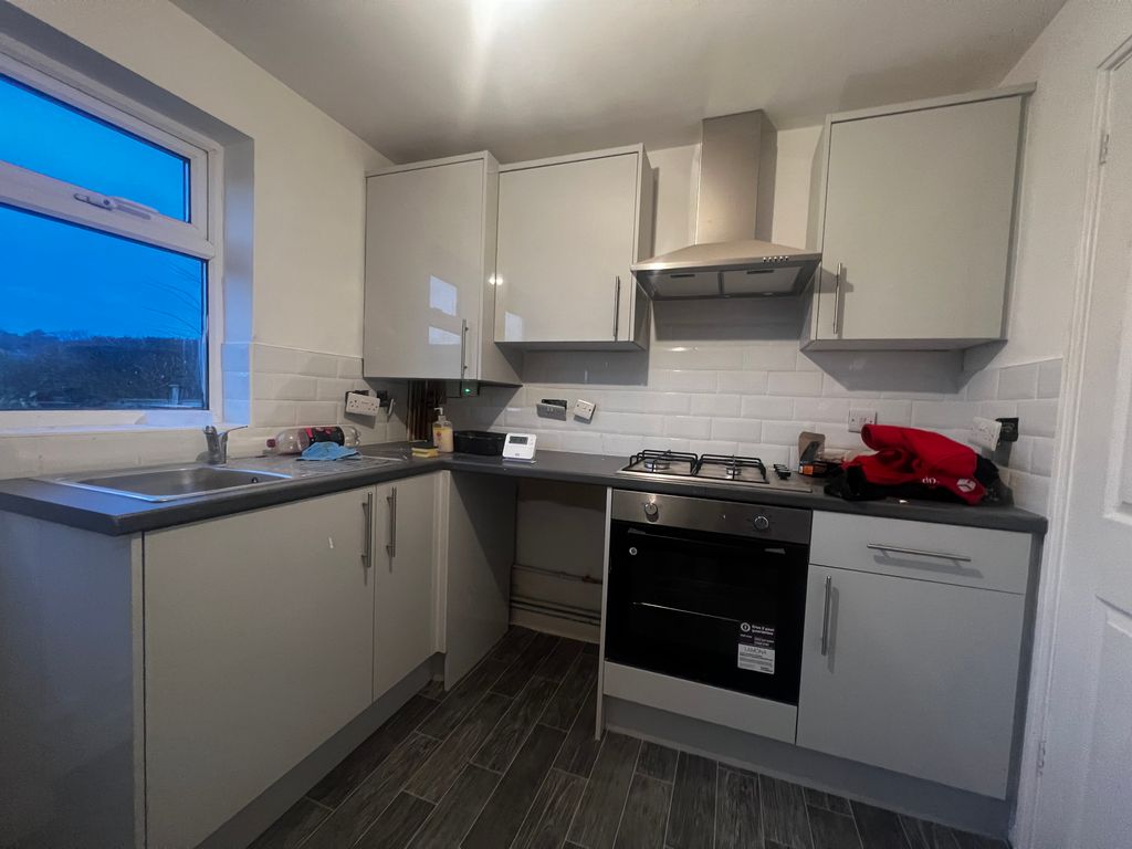 Property photo 2 of 9 Kitchen