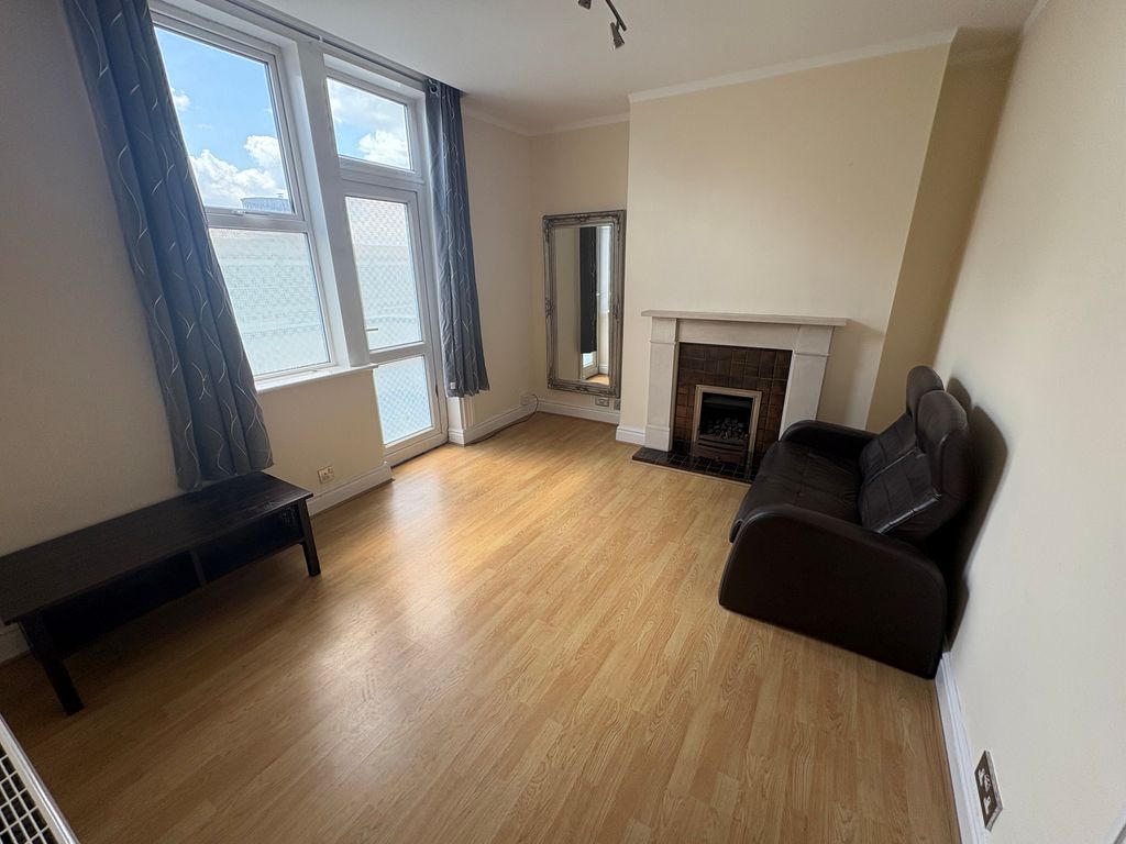 Property photo 2 of 8 3