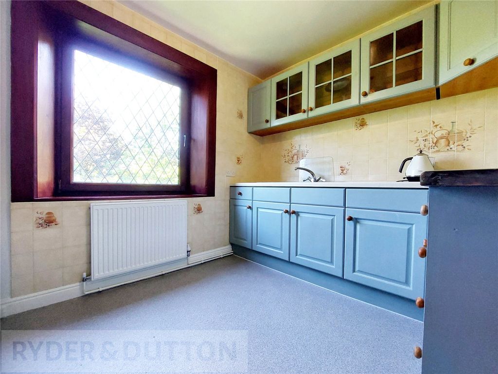 Property photo 3 of 18 Kitchen