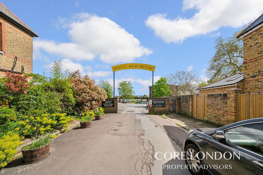 Property photo 2 of 19