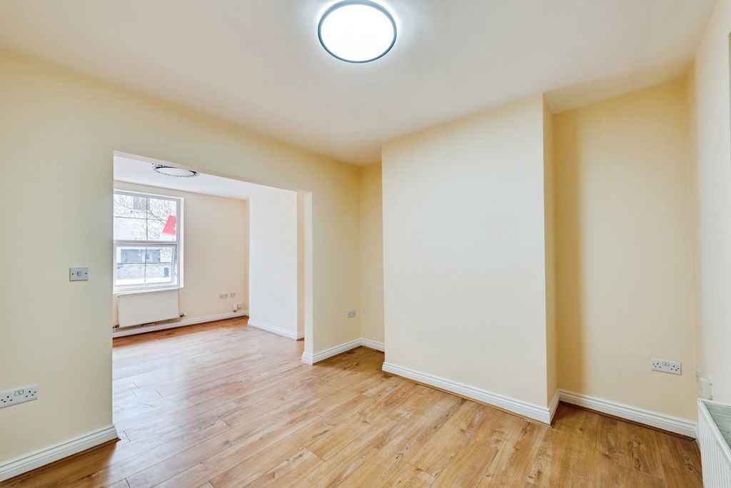 Property photo 3 of 18 Photo