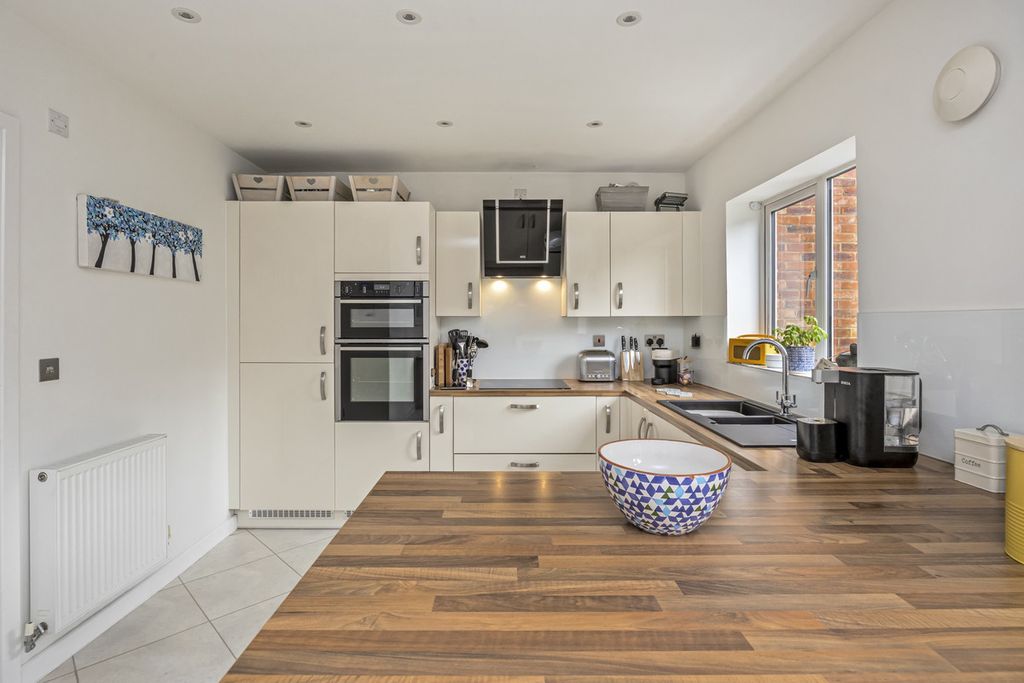 Property photo 3 of 22