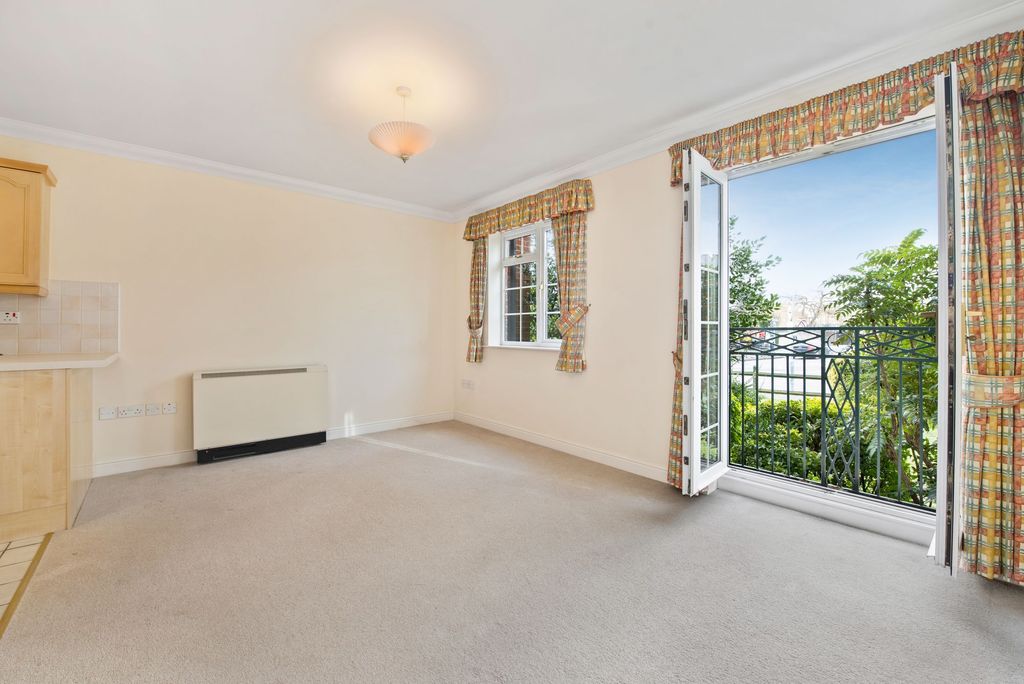 Property photo 2 of 8