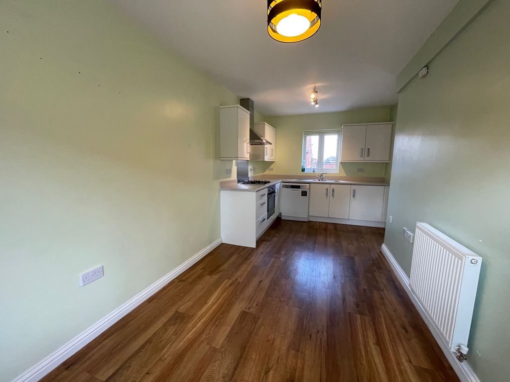 Property photo 3 of 11 Kitchen Diner