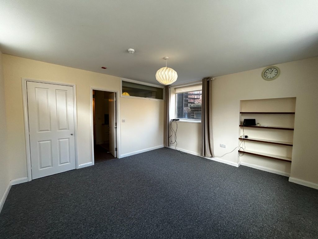 Property photo 2 of 8 4891401