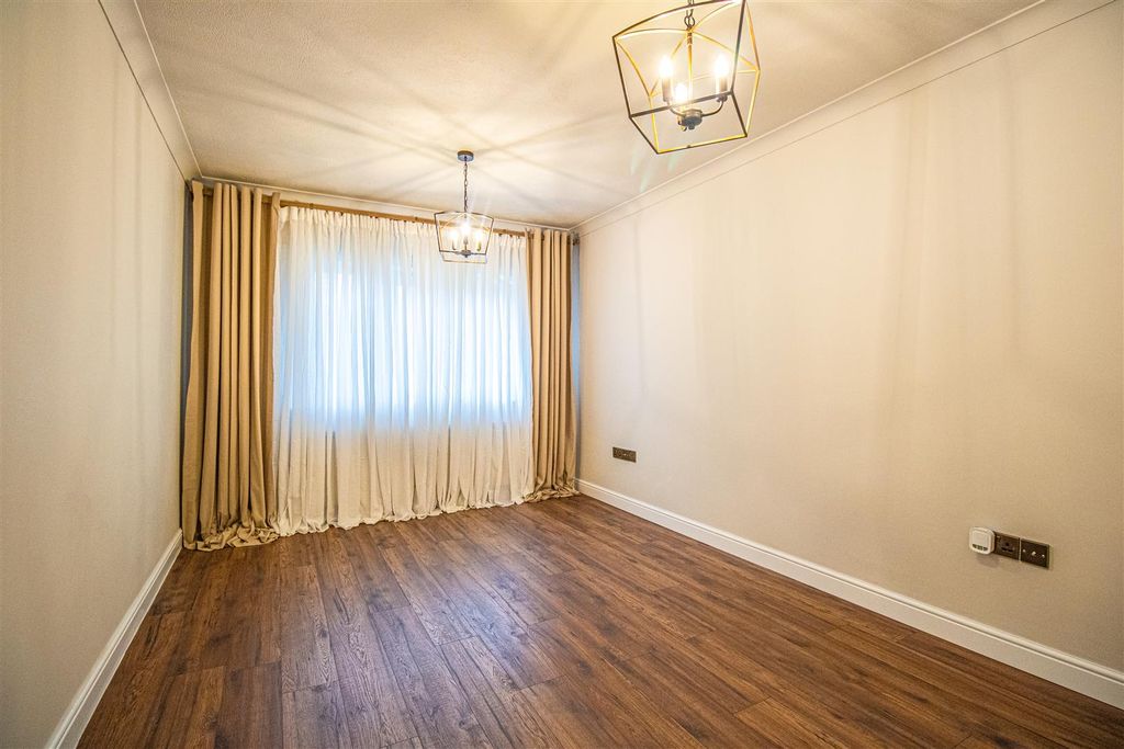 Property photo 2 of 11 Reception