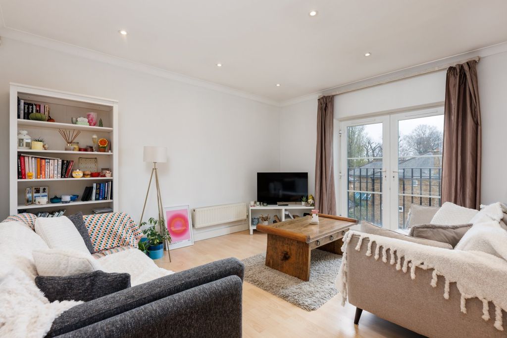 Property photo 2 of 7