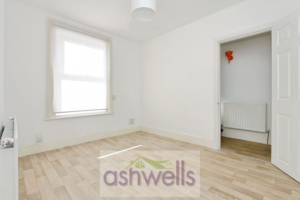 Property photo 3 of 15 Pbox-Bedroom-344897.Jpg