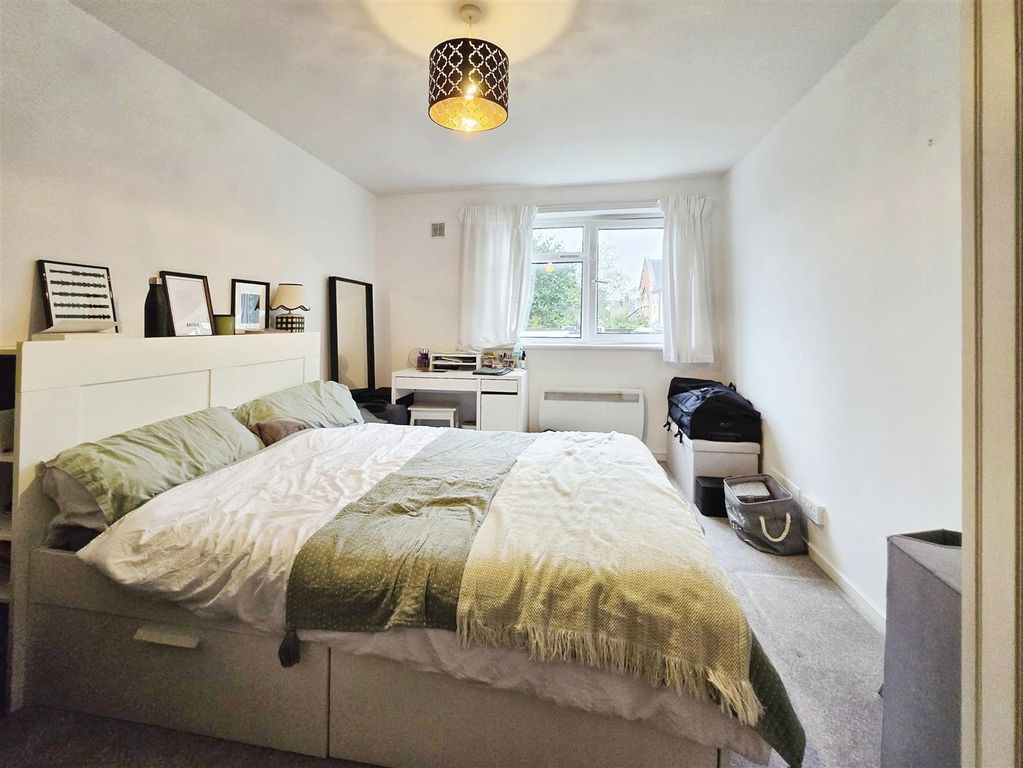 Property photo 3 of 6 Bedroom