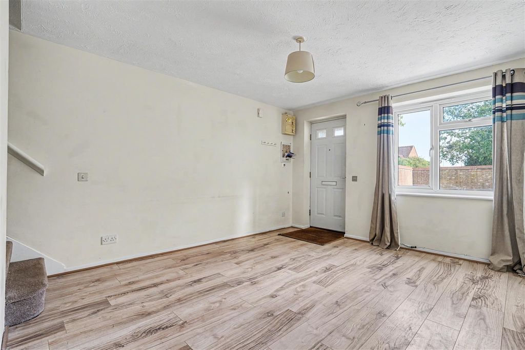Property photo 3 of 9