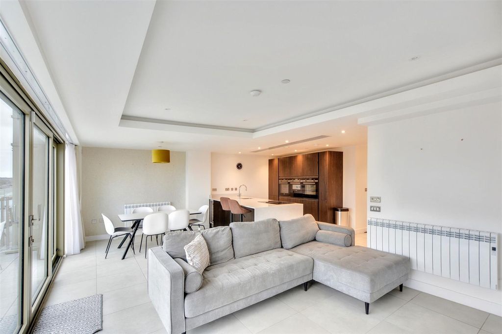 Property photo 2 of 25 Lounge_2.Jpeg