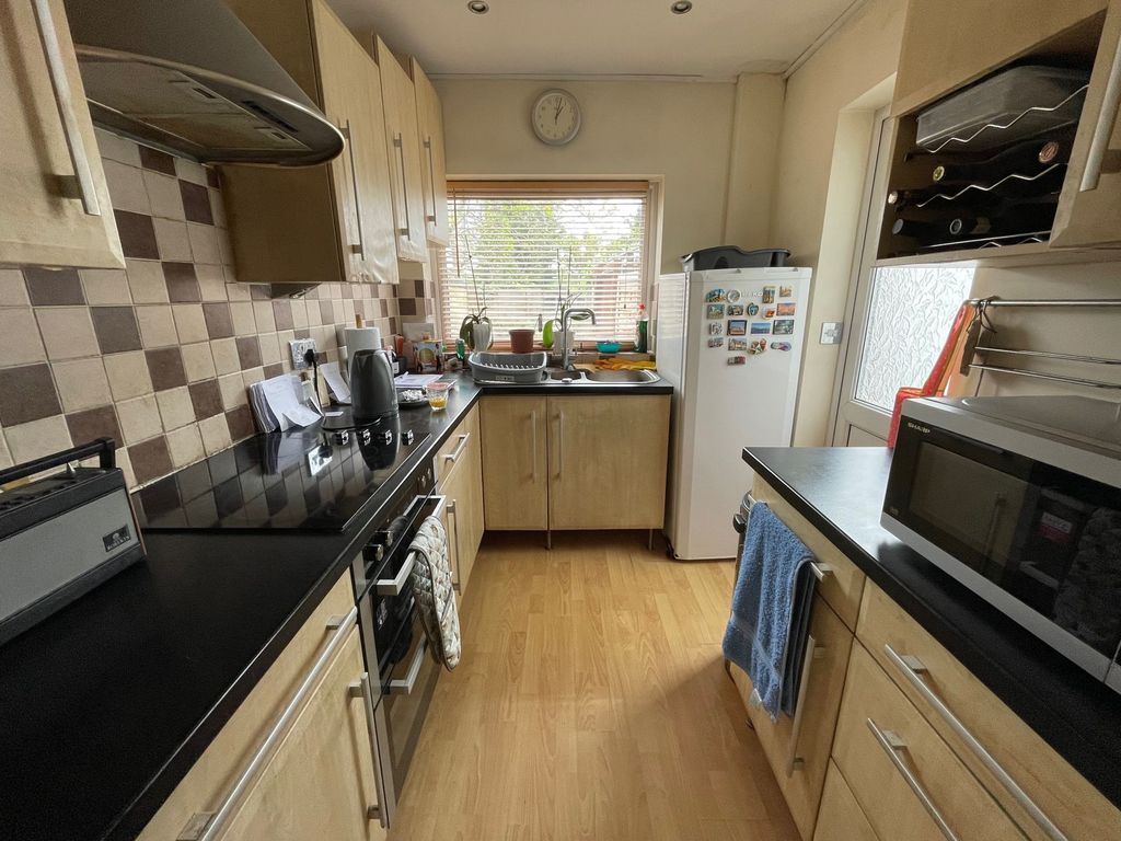 Property photo 3 of 9 Kitchen