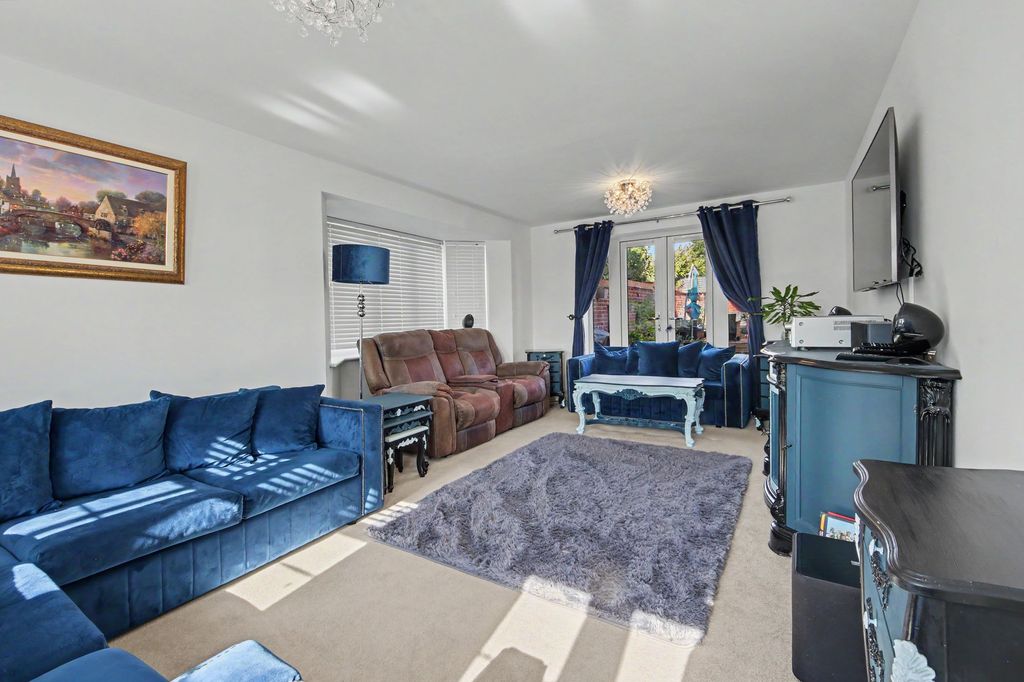 Property photo 3 of 18