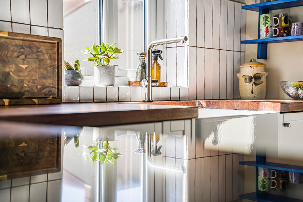 Property photo 2 of 28 Kitchen Feature (2)